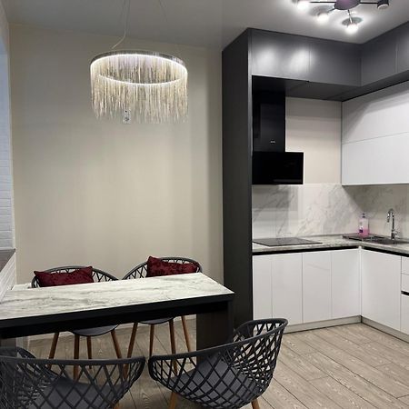 Lux Apartment & Центр,Жк Театральний Rivne Exterior photo