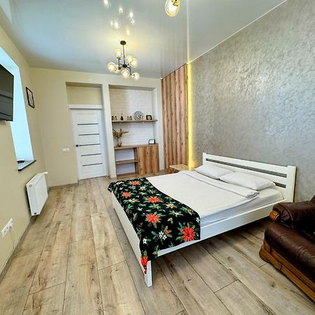 Lux Apartment & Центр,Жк Театральний Rivne Exterior photo